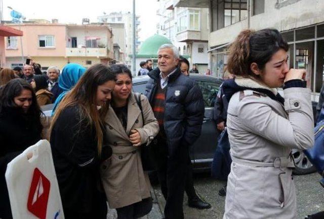 Özgecan'ın Üniversiteli Arkadaşı Taziyede Baygınlık Geçirdi