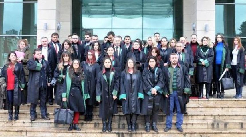 Trabzon'da Kadın Avukatlar &Ouml;zgecan I&ccedil;in Toplandı