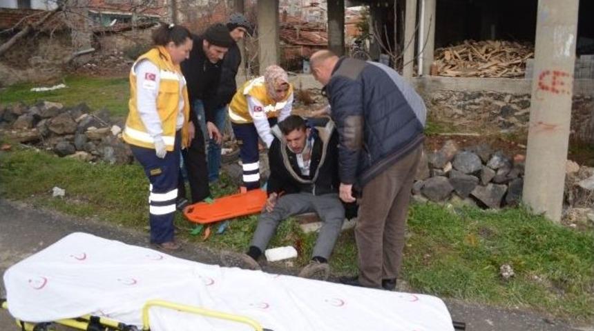 Motosiklet Otomobile &Ccedil;arptı: 1 Yaralı