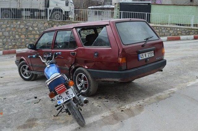 Motosiklet Otomobile Çarptı: 1 Yaralı