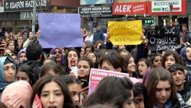 Diyarbakır'da Dbp Ve Hdp'li Kadınlar Özgecan Için Yürüdü