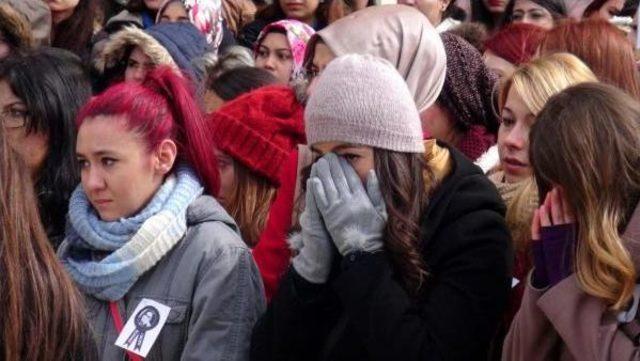 Özgecan Protestosunda Ağlatan Piyes