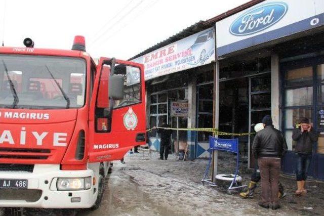 Samsun'da Oto Tamirhanesinde Yangın : 2 Yaralı