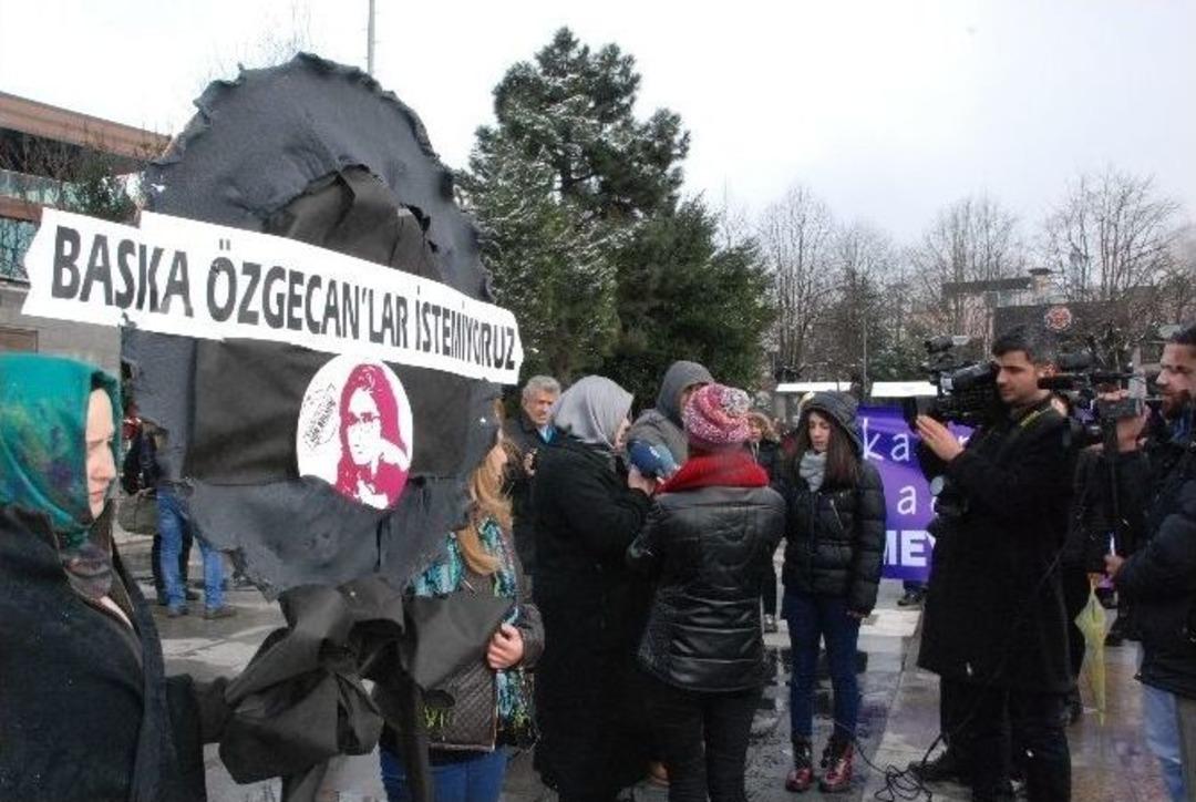 D&uuml;zce&rsquo;de Kadınlar &Ouml;zgecan İ&ccedil;in Y&uuml;r&uuml;d&uuml;ler