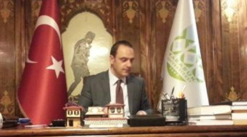 Kb&uuml;&rsquo;de Rekt&ouml;rl&uuml;k Yarışı