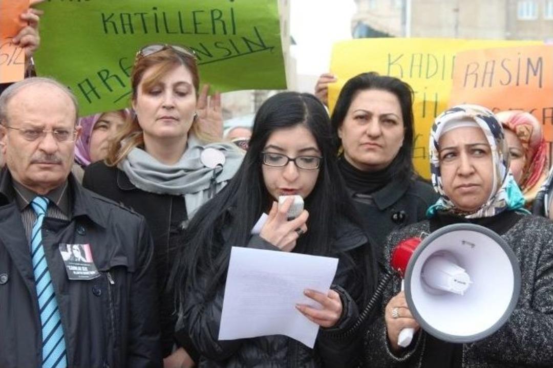 &Ouml;zgecan&rsquo;ın &Ouml;ld&uuml;r&uuml;lmesi Van&rsquo;da Protesto Edildi