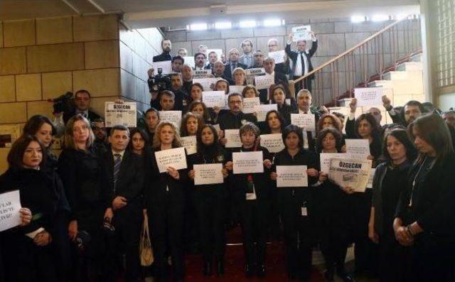 Parlamento Muhabirlerinden Özgecan Aslan Protestosu