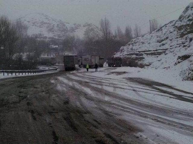 Adilcevaz’da Trafik Kazası, 3 Yaralı