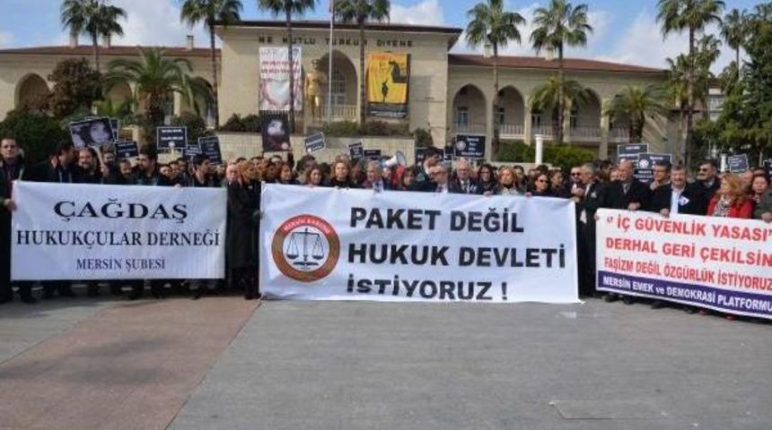 Mersin'de Hukuk&ccedil;ular, I&ccedil; G&uuml;venlik Paketine Tepki G&ouml;sterdi