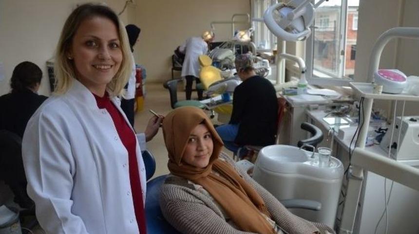 Diş Polikliniğinde Ayda 3 Bin Hasta Tedavi Oluyor