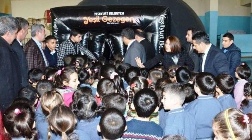 Yeşilyurt Belediyesinden &Ouml;ğrencilere Planetaryum G&ouml;sterisi
