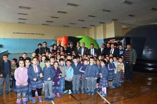 Yeşilyurt Belediyesinden Öğrencilere Planetaryum Gösterisi