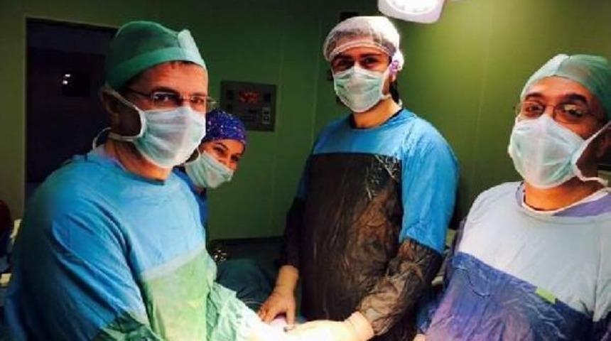 Sakarya Kamu Hastaneler Birliği: Tıp Litarat&uuml;r&uuml;ne Giren Ameliyat Başarıyla Yapıldı