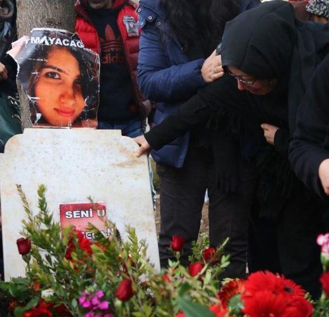 Özgecan'ın Anne Ve Babası Ilk Kez Mezarlıkta; 'rabbim Seni Kendisi Için Yaratmış'