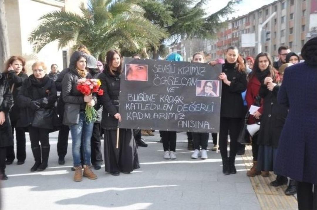 Sakarya&rsquo;da Kadınlar &Ouml;zgecan İ&ccedil;in Y&uuml;r&uuml;d&uuml;