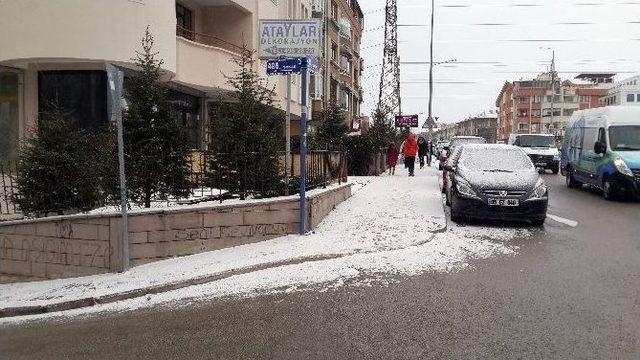 Başkent’te Kar Yağışı Başladı