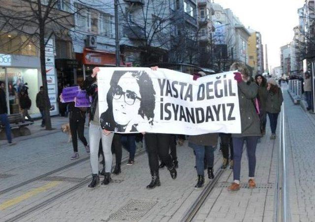 'liseli Kadınlar' Pankartının Arkasında Yürüdüler