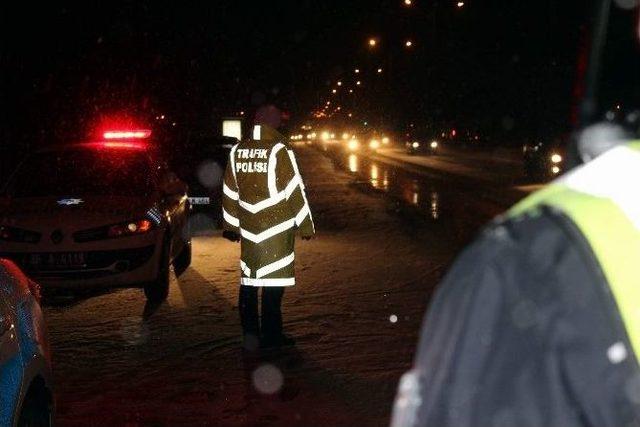 Minibüs Şarampole Devrildi: 8 Yaralı