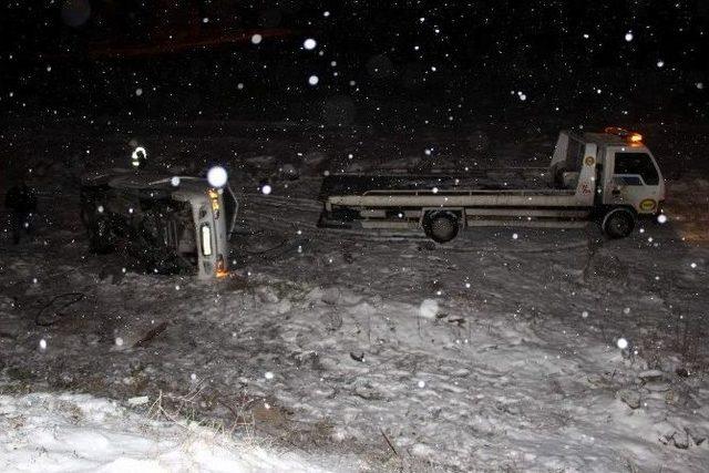 Minibüs Şarampole Devrildi: 8 Yaralı