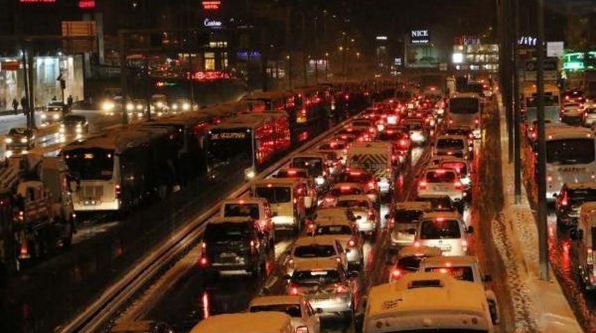 İstanbullunun Kar &Ccedil;ilesi...