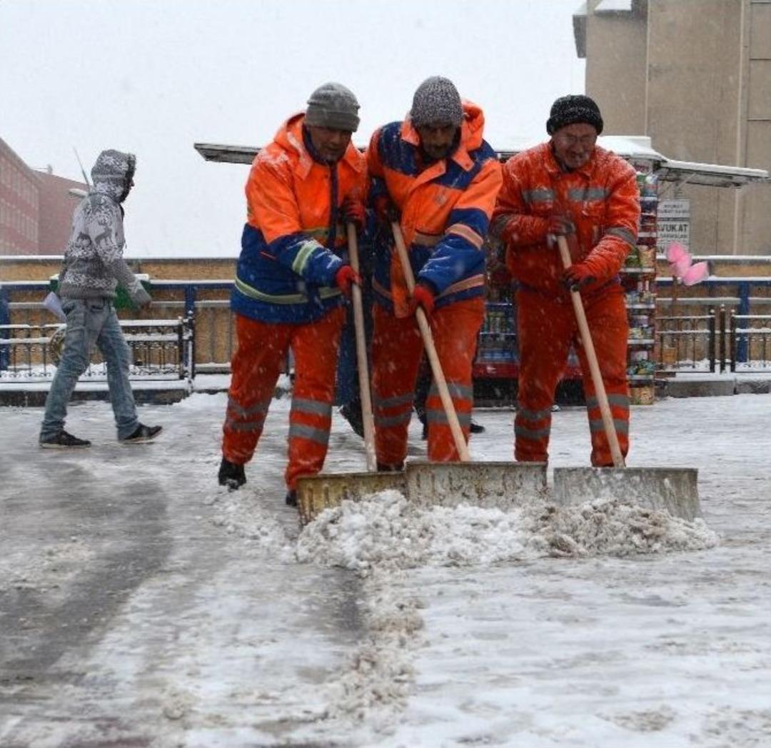 Erzurum&rsquo;da Kar Yağışı