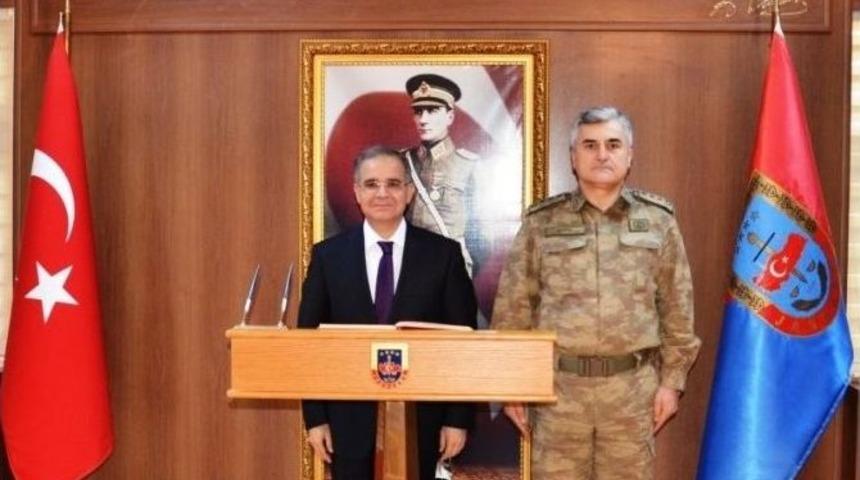 Vali S&uuml;leyman Tapsız, İl Jandarma Komutanlığı&rsquo;nı Ziyaret Etti