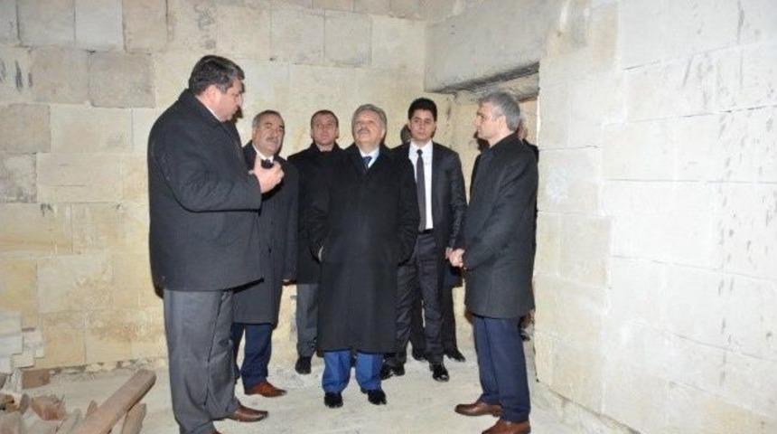 Vali Kahraman Mamahatun Kervansarayında