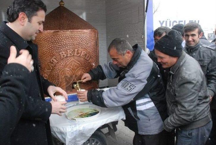 Kar Yağışı Altında Vatandaşa Sıcak Çorba İkramı G1