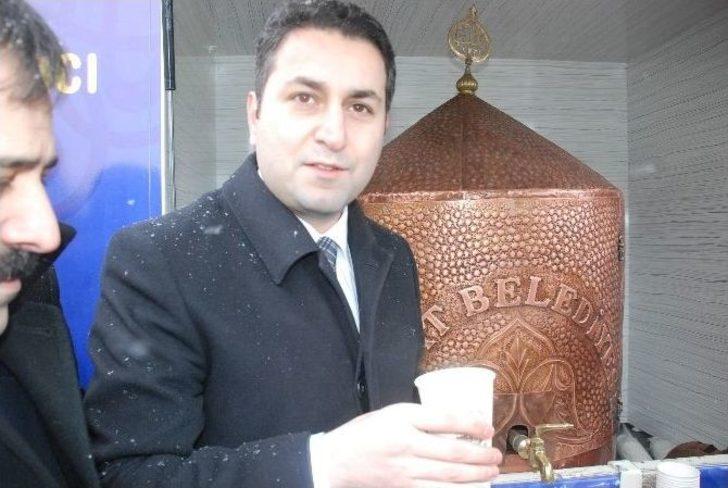 Kar Yağışı Altında Vatandaşa Sıcak Çorba İkramı G4