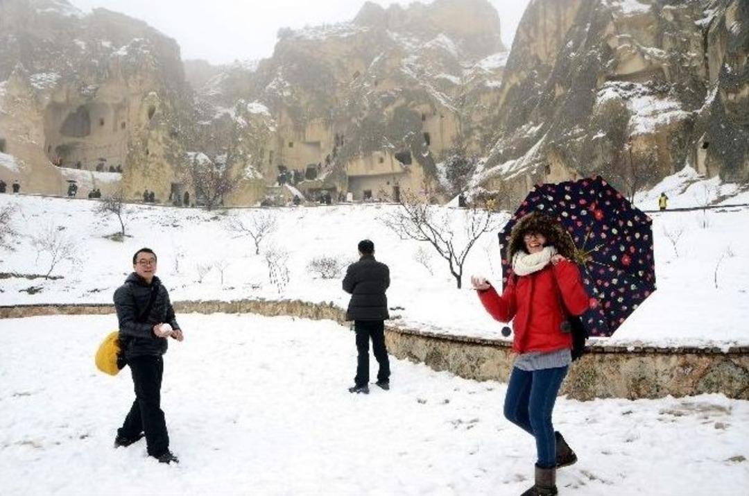 Nevşehir&rsquo;de Kar Yağışı Etkili Oluyor