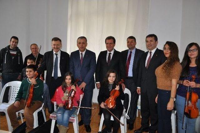 Silifke Gençlik Kültür Ve Sanat Merkezi 14 Dalda 784 Kursiyere Eğitim Veriliyor