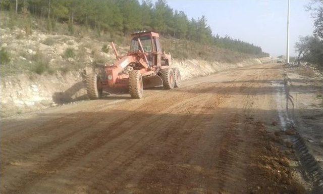 Saruhanlı Belediyesi Çaltepe Yolunu Düzenledi