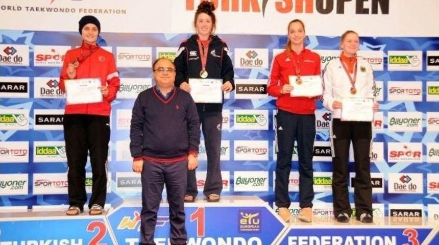 Sel&ccedil;uk, Tekvando&rsquo;da 2 Altın Ve 1 G&uuml;m&uuml;ş Madalya Kazandı