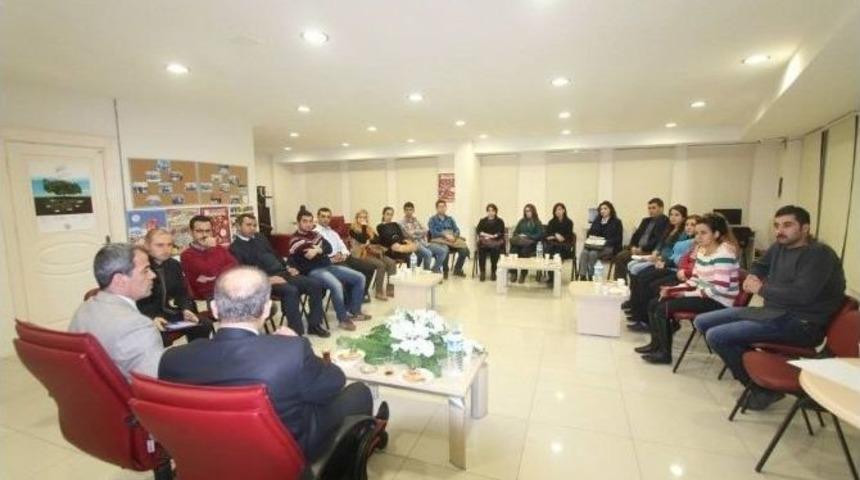 Gen&ccedil;lik Merkezi&rsquo;nde Kurs Eğitmenleri İle Toplantı