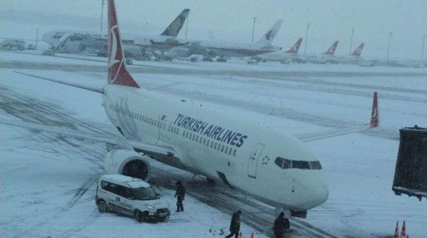 Hava Trafiğine Kar Engeli