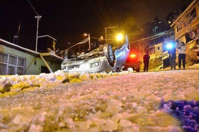 Buzlu Yolda Takla Atan Otomobilin Sürücüsü Kayıplara Karıştı