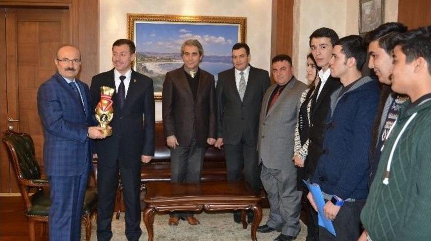 Turem &Ouml;ğrencilerine Kep&ccedil;e Hediye Etti