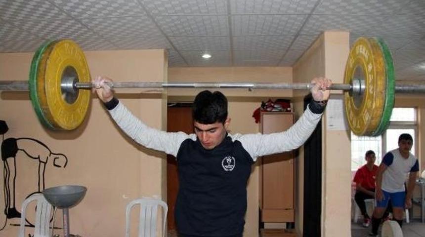 Şırnaklı Halterci T&uuml;rkiye 2'ncisi Oldu