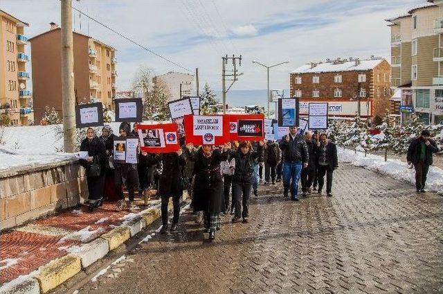 Ahlatlılar “özgecan” İçin Yürüdü