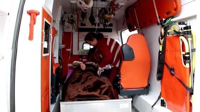 İkiz Bebeklerin İmdadına Ambulans Yetişti