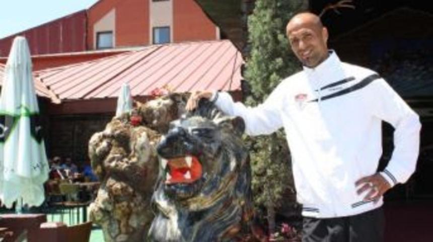 Manisaspor'da Barbaros D&ouml;n&uuml;yor