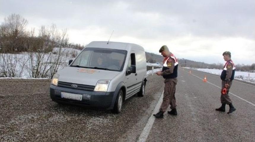 Bartın&rsquo;da Jandarmadan Kış Lastiği Denetimi