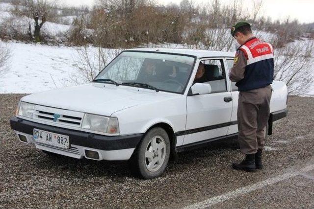 Bartın’da Jandarmadan Kış Lastiği Denetimi