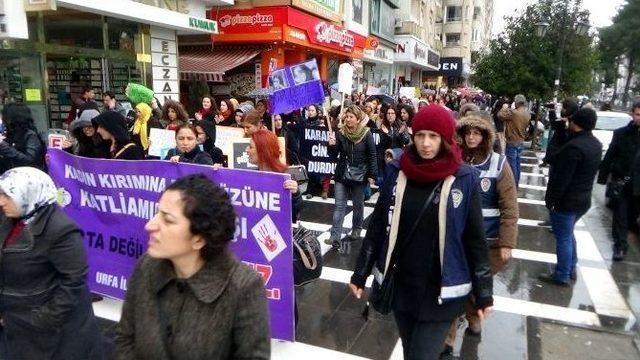 Özgecan Yürüyüşüne Kadın Polisler Destek Verdi