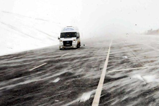 Tokat'ta Kar Yağışı Etkili Oluyor