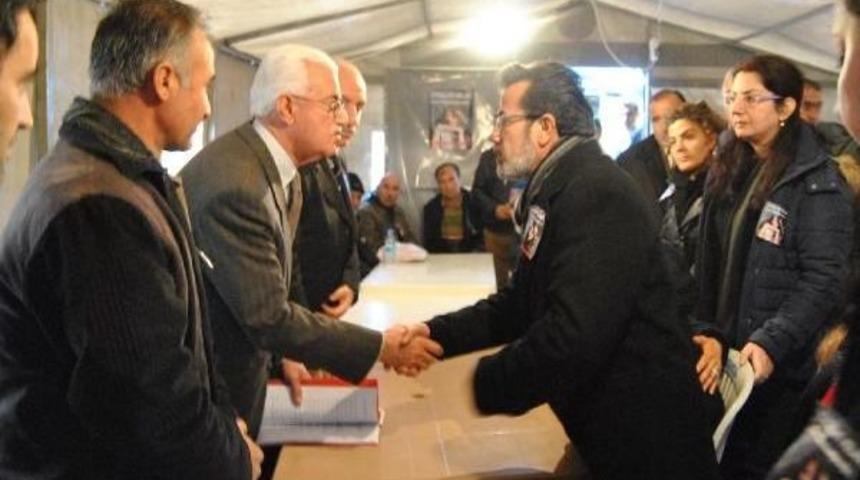 &Ouml;zgecan&rsquo;In Taziye &Ccedil;adırı Beşinci G&uuml;nde De Dolup Taşıyor