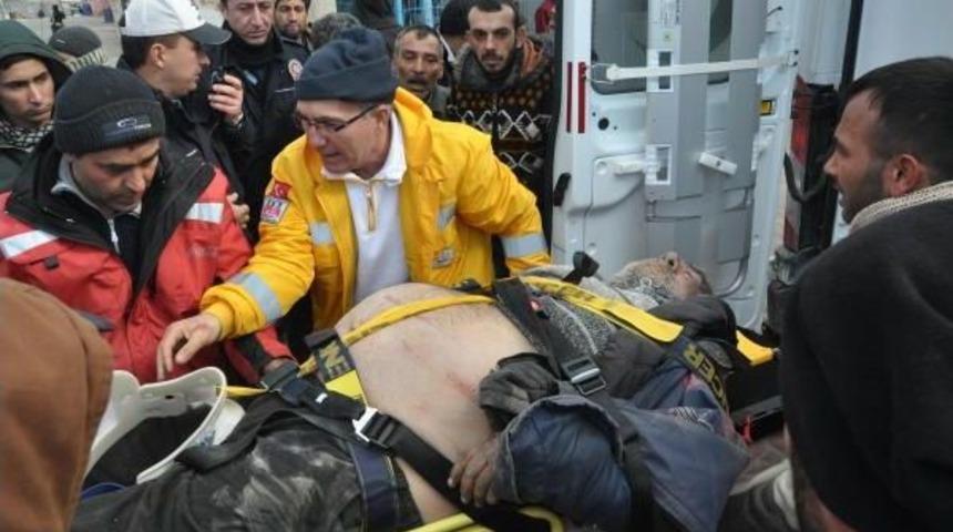 Geri Manevra Yapan Kamyonun Altın Kalarak &Ouml;ld&uuml;