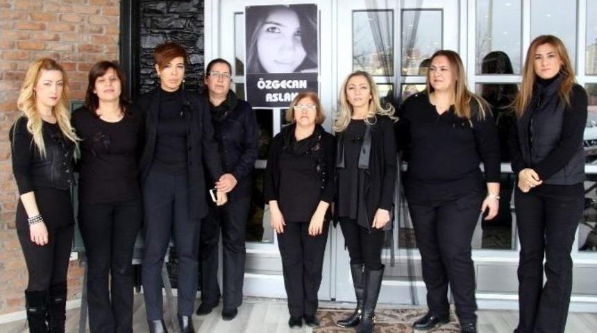 Konya&rsquo;da Kimsesizleri Koruma Derneği &Ouml;zgecan&rsquo;ı Andı