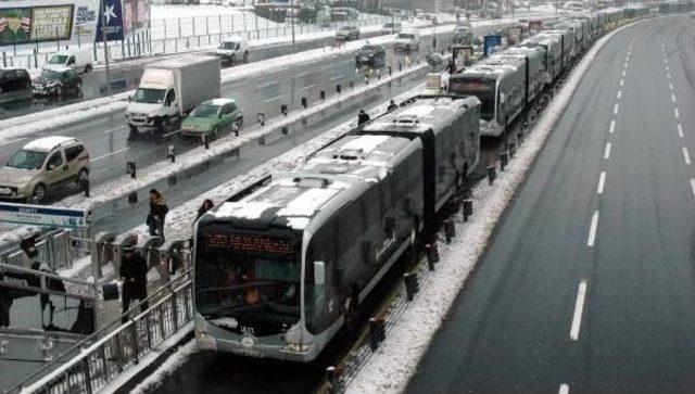 Rampa Çıkamayan Metrobüsler Uzun Kuyruk Oluşturdu