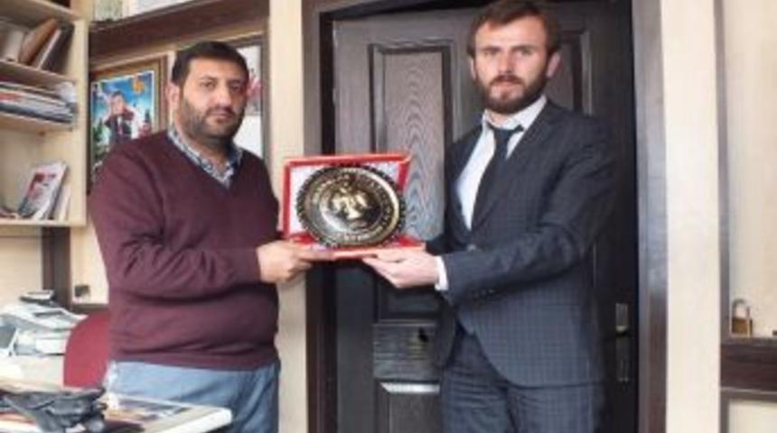 Gen&ccedil; Memur-sen&rsquo;den İha Muhabiri Murat &Ccedil;ankaya&rsquo;ya Plaket...